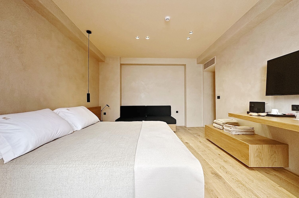 Monastery Estate House 9/47