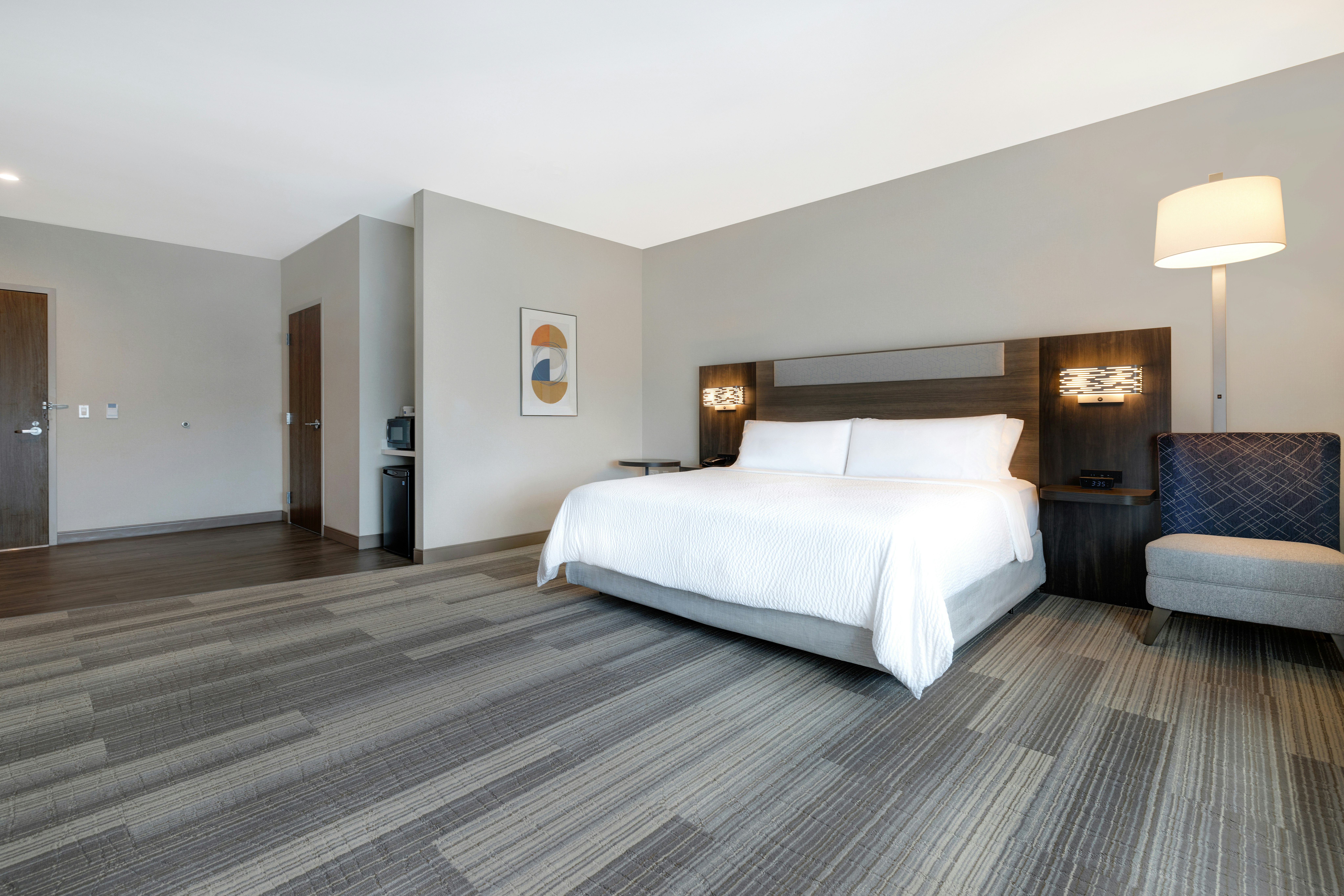 Holiday Inn Express and Suites Glendale Downtown 14/44