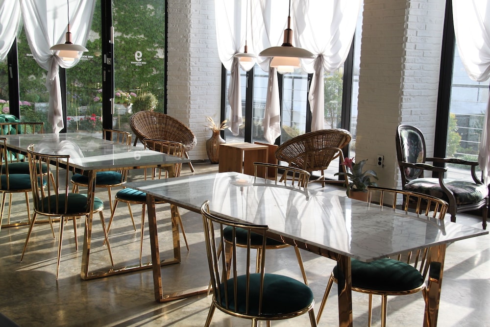 Nine Boutique Hotel 55/67