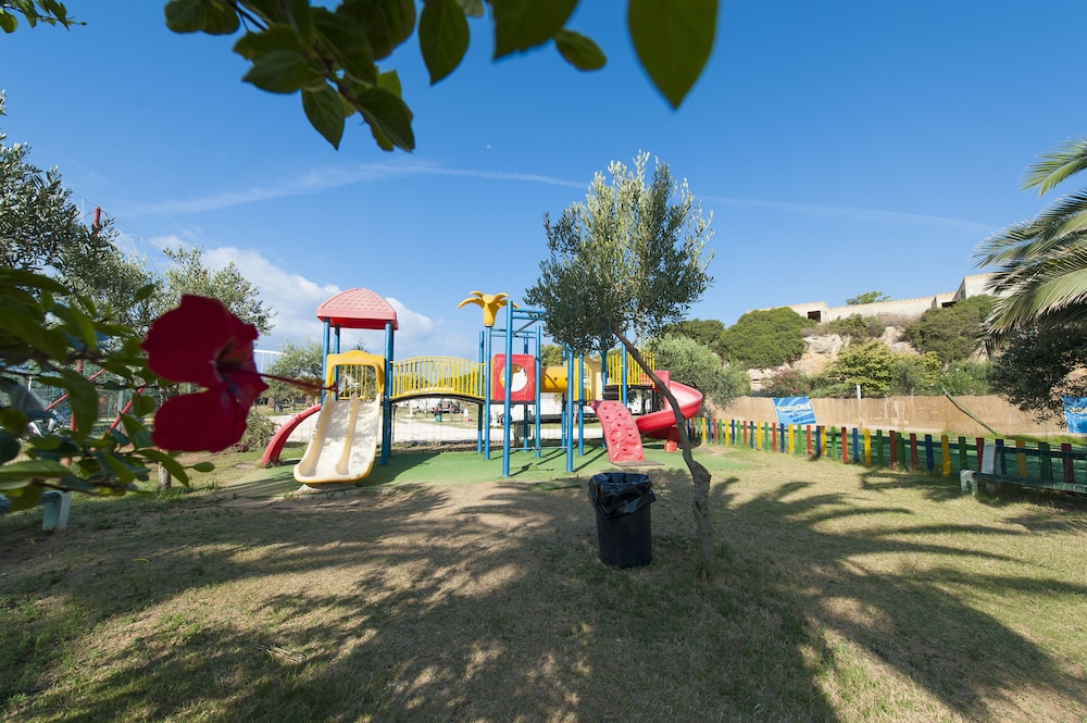 SPORTING CLUB VILLAGE 37/49