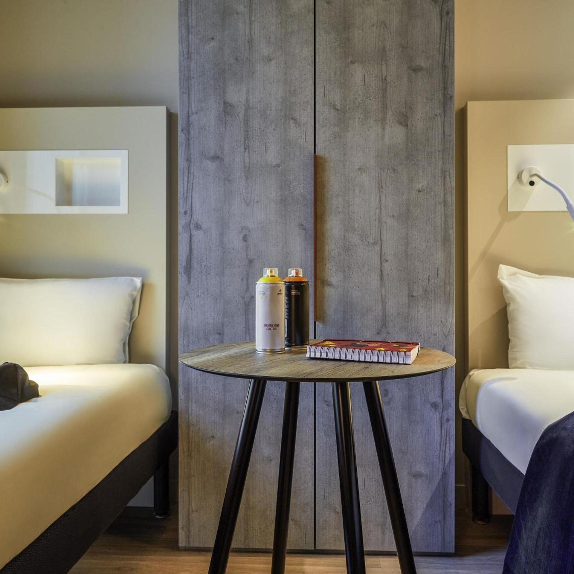 ROOM, TRIPLE, TWIN BEDS, WITH EXTRA BED