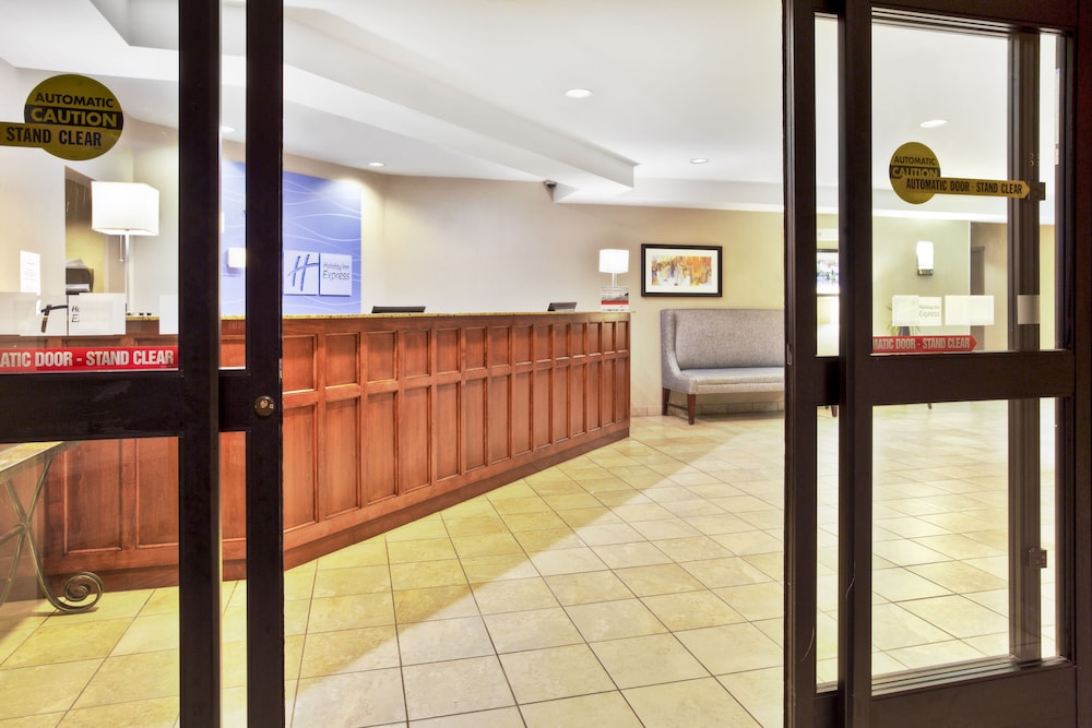 Holiday Inn Express Hotel And Suites Bradley Airport 6/74