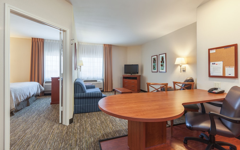 Candlewood Suites Lake Jackson Clute 38/60
