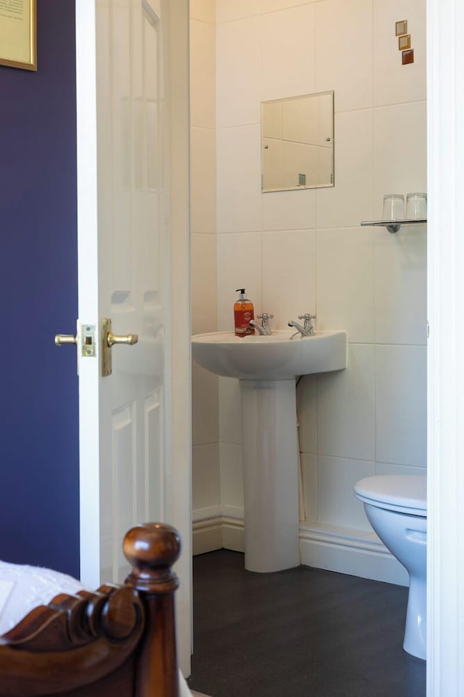 Wynnstay House 27/33