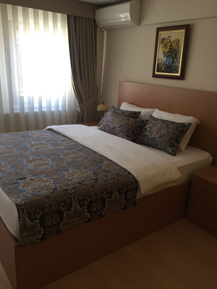 Aiza Suites 11/53