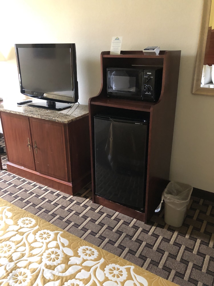 Days Inn by Wyndham Fayetteville-South/I-95 Exit 49 5/31