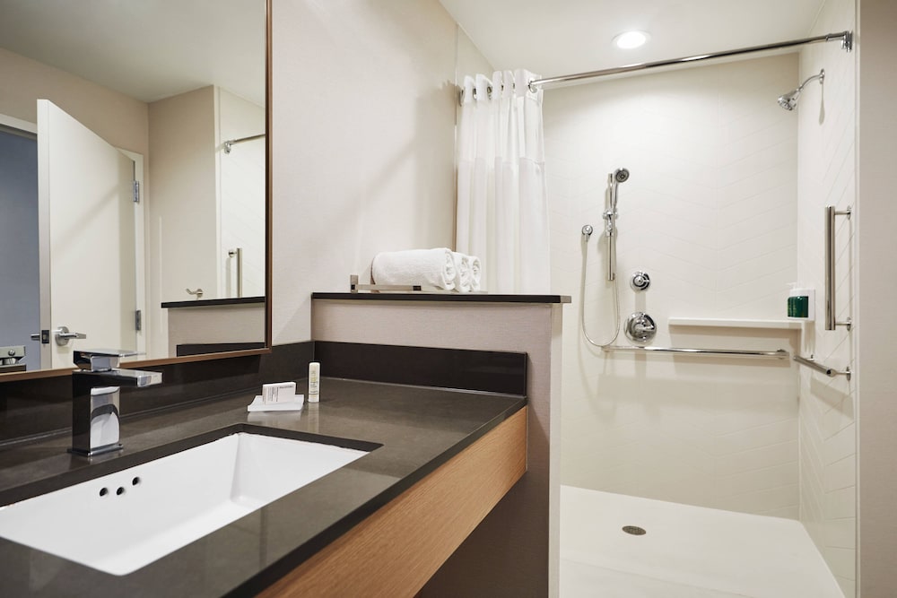 Fairfield Inn & Suites By Marriott Kansas City Belton 24/28
