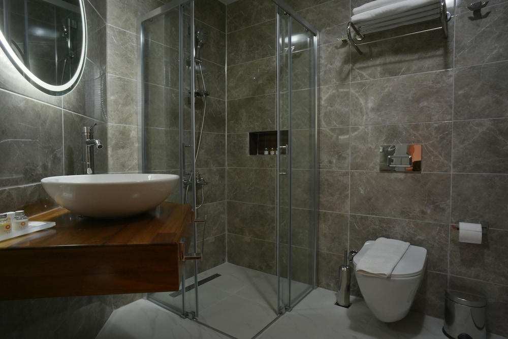 Suite, 1 Double and 1 Single Bed, Queen Bed, Baga Hotel 8/9