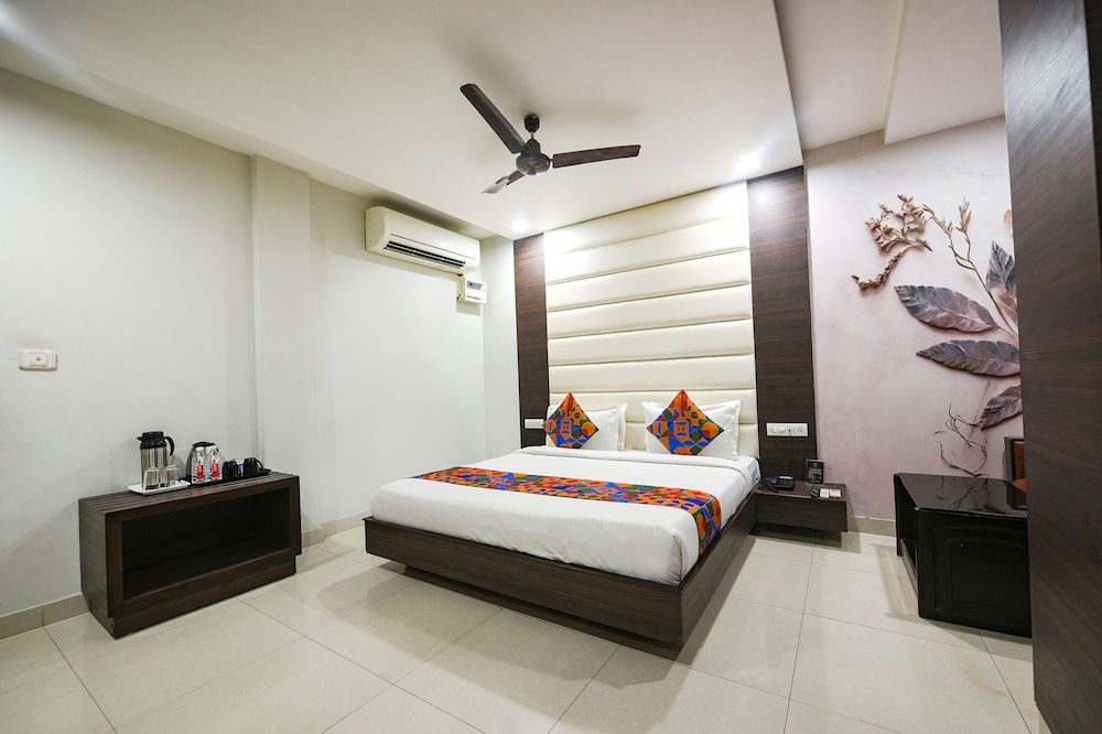 FabHotel KK Continental Albert Rd 23/42
