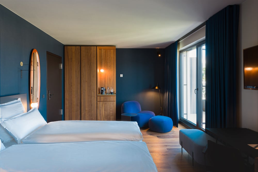 Emi, Suite, King Bed