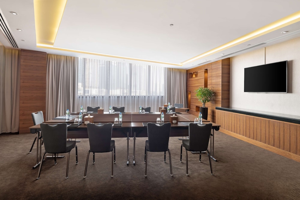 Radisson Blu Hotel Dubai Waterfront 68/78