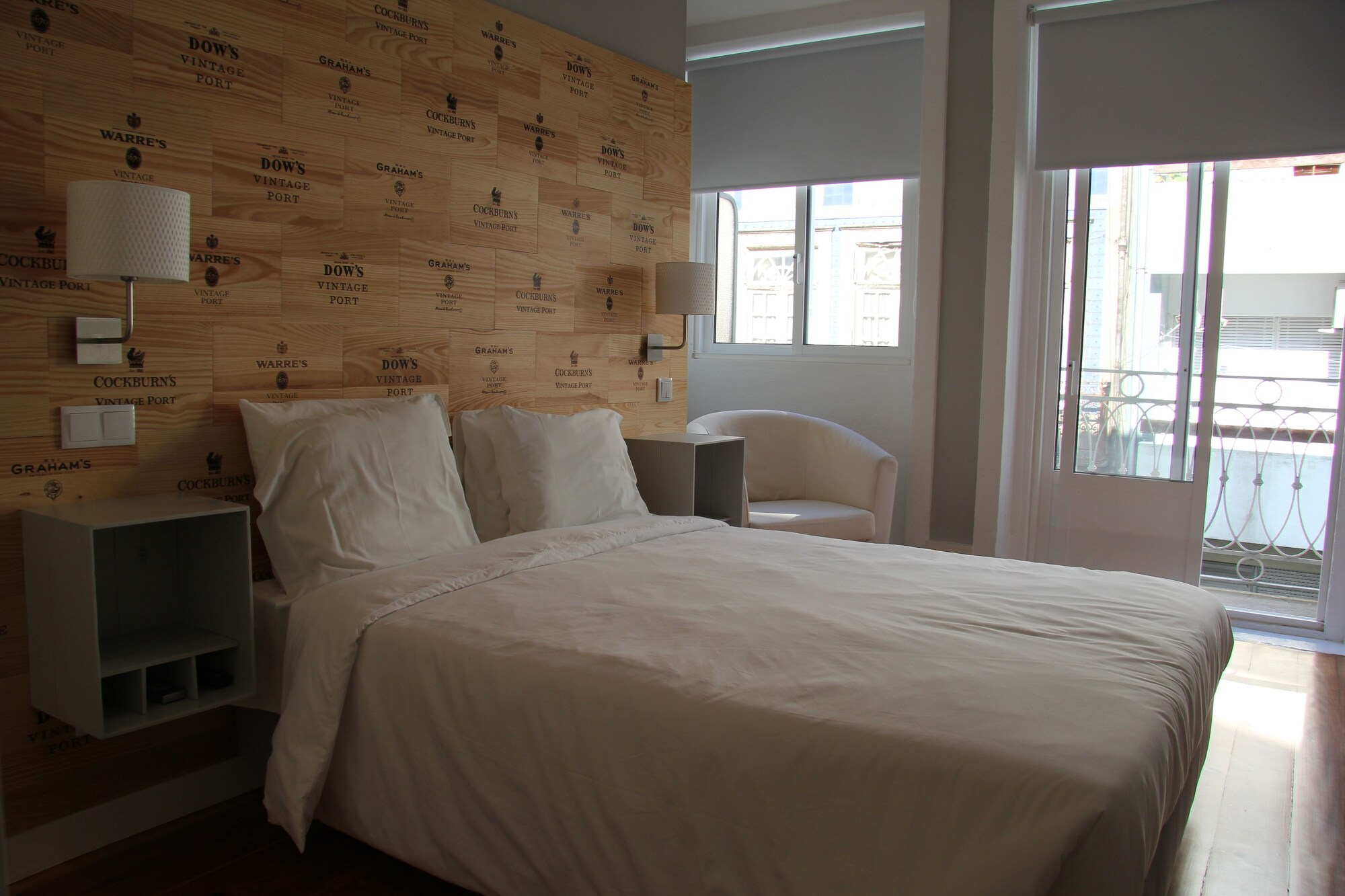 ROOM, DOUBLE BED