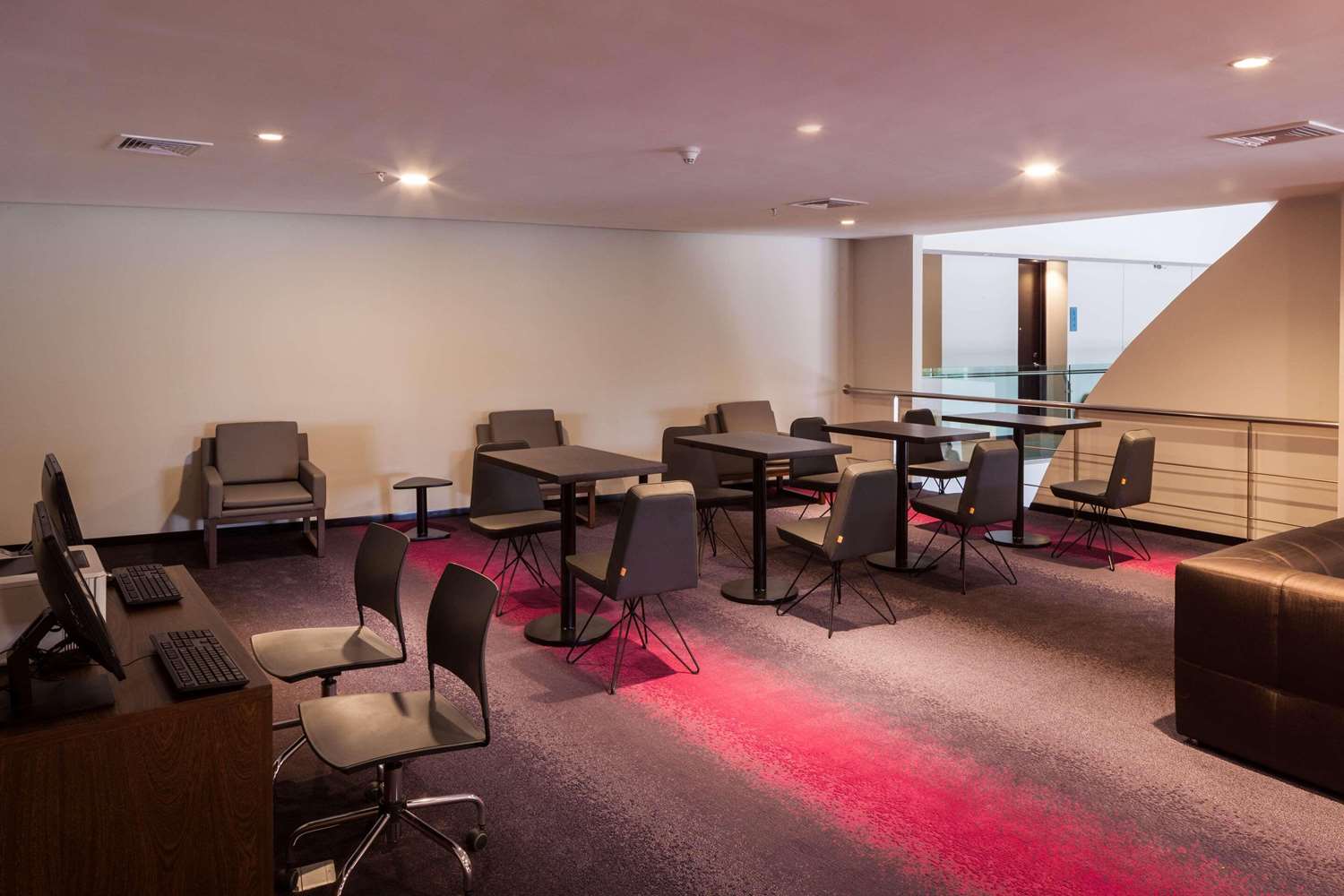 Radisson Hotel Santa Cruz 61/63