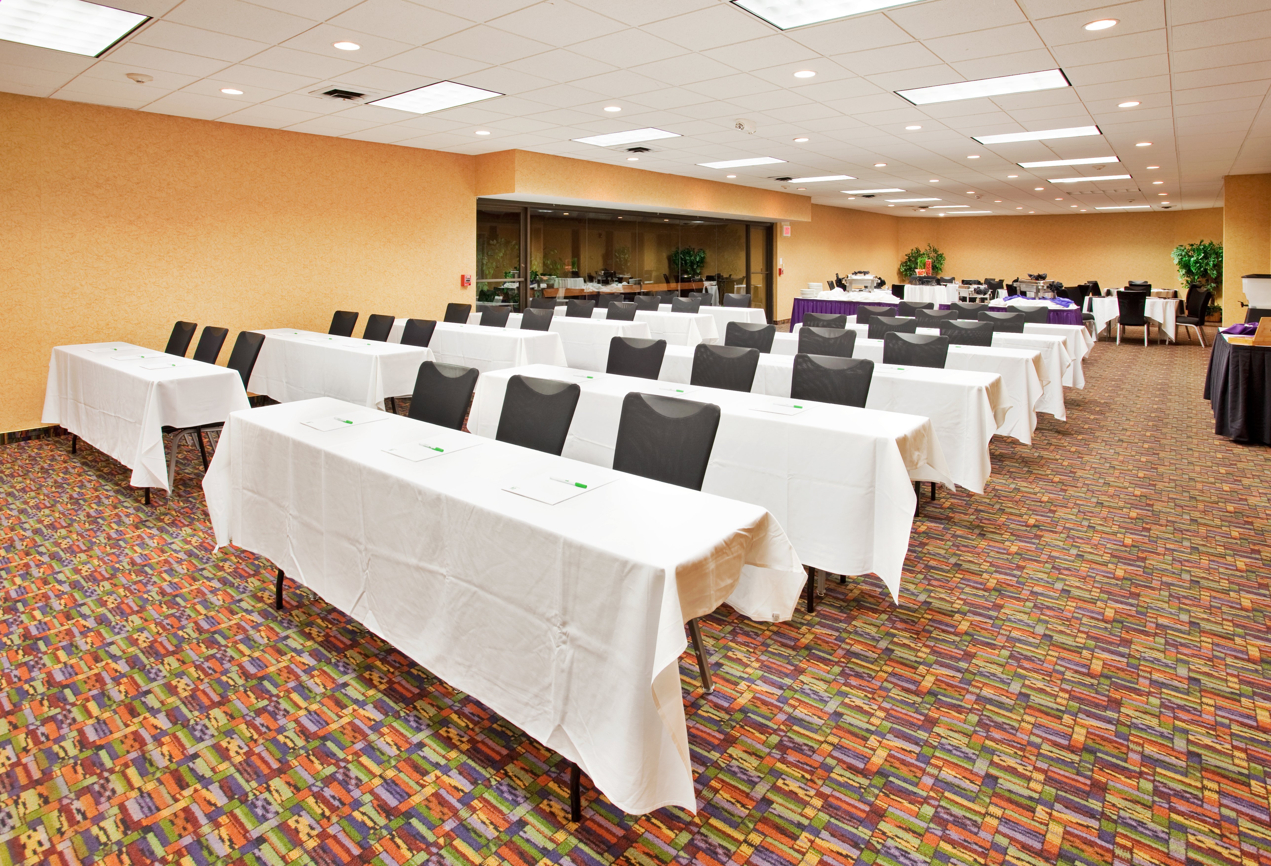 Holiday Inn Manhattan At The Campus 41/44