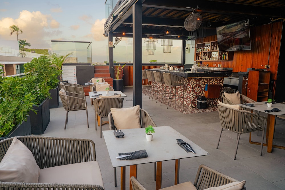 IT Boutique Hotel and Restaurant 61/73