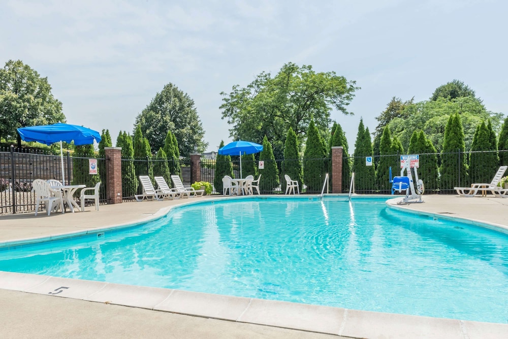 Baymont By Wyndham Indianapolis South 3/40