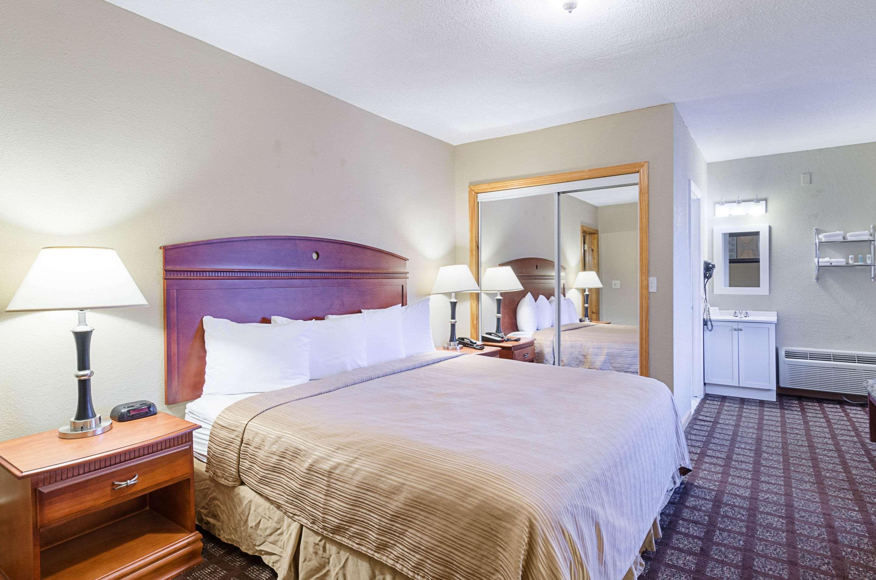 Upgrade, Efficiency, Suite, King Bed