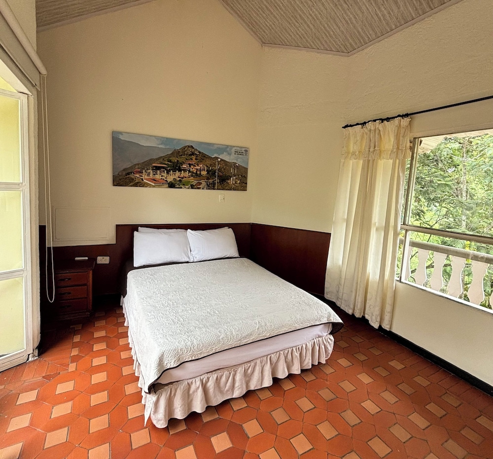 DELUXE, DOUBLE BED