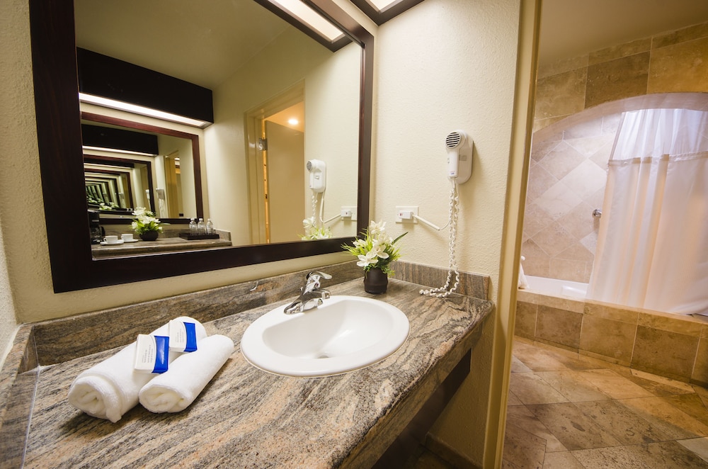 Estero Beach Hotel & Resort 16/70