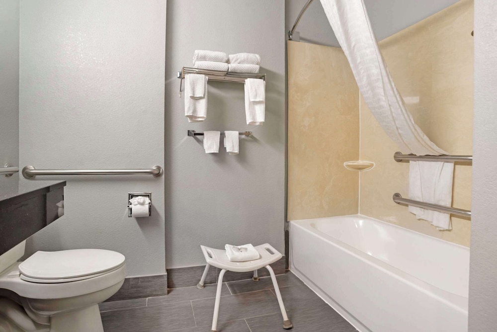 Quality Inn and Suites Birmingham Highway 280 45/46