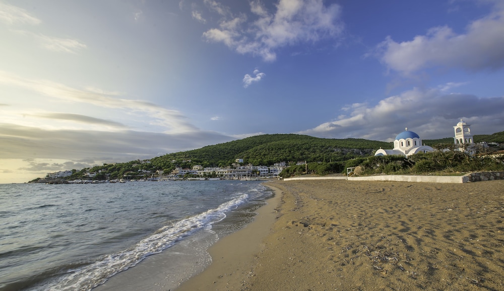 Oasis Beach Hotel Spa 74/76