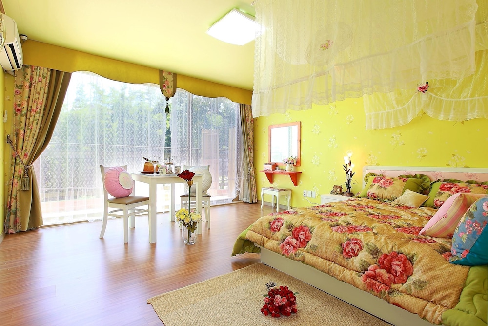 Bellus Rose Pension Hotel 49/64