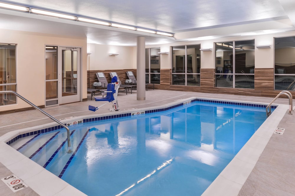 FAIRFIELD INN & SUITES CORALVILLE 1/49