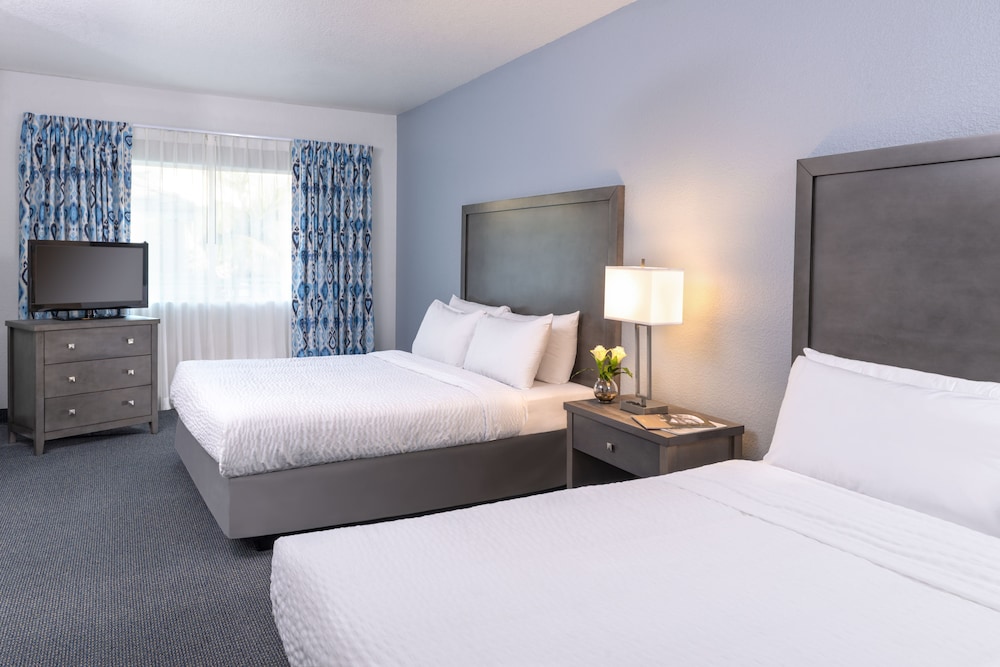 The Beachfront Inn & Suites At Dana Point 8/40