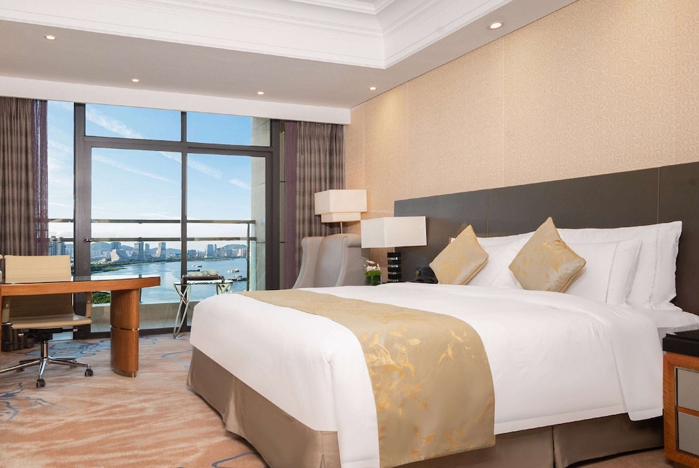 EXECUTIVE, KING BED, OCEAN VIEW