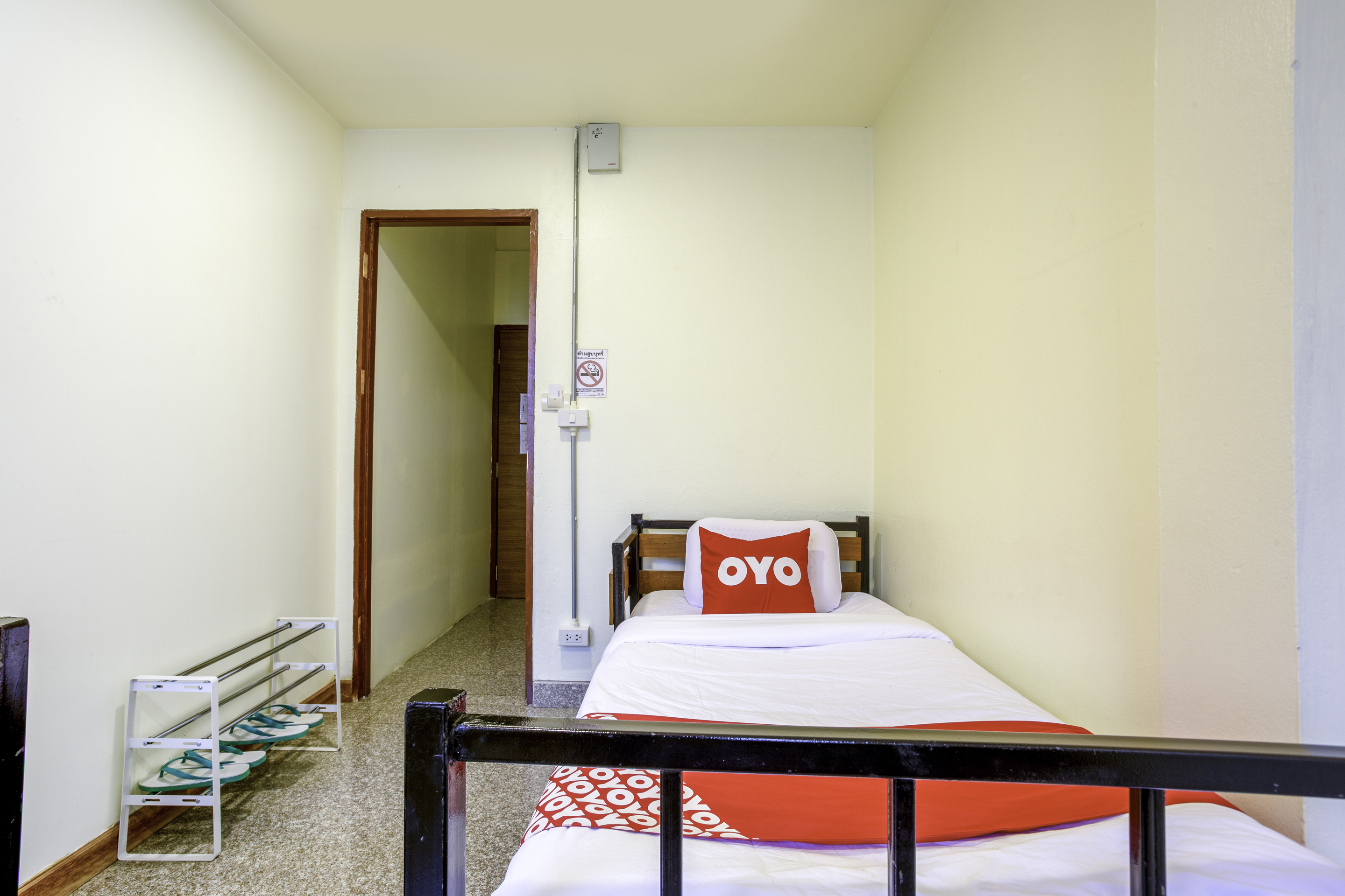 Private, Twin Beds, Shared Wing 3/8