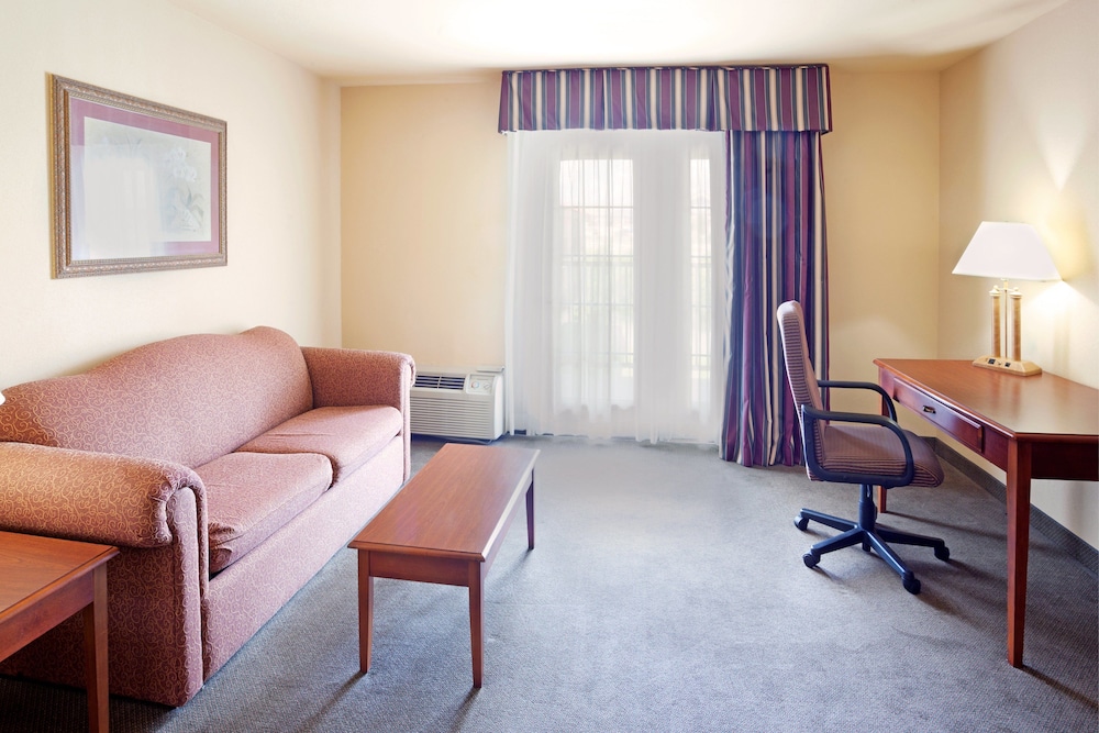 Holiday Inn Express Hotel Suites Kerrville 43/62