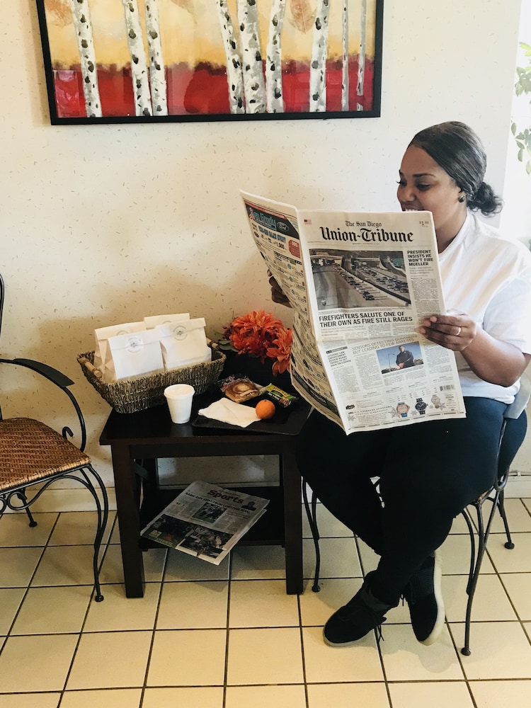 America S Best Value Inn San Diego Loma Lodge 24/27