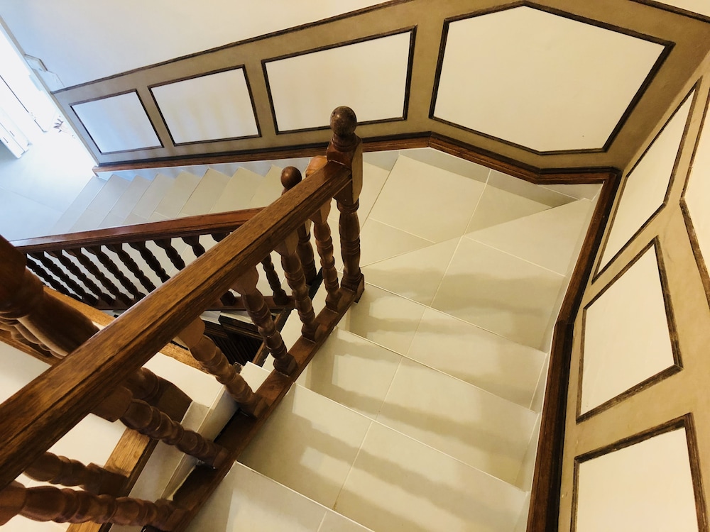 Eden Rose Manor 12/30