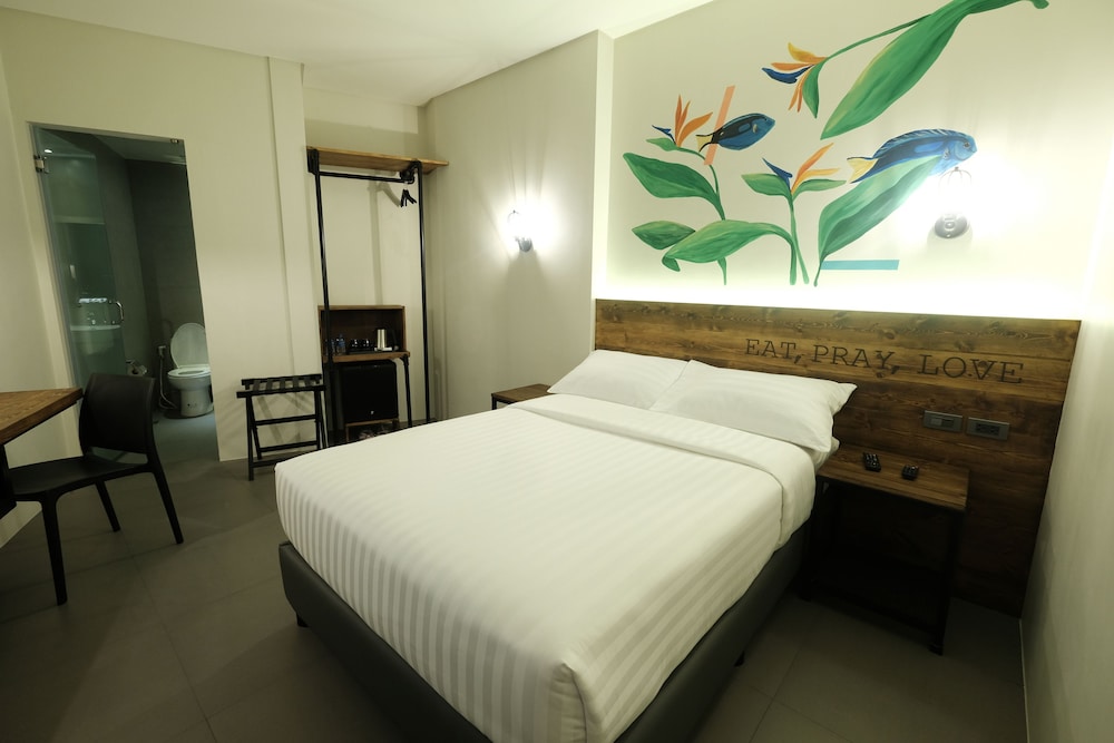 U Hotels Makati 33/56