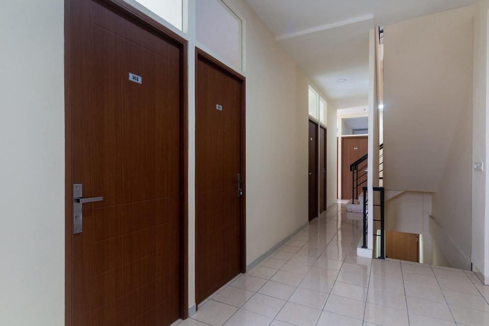 OYO 3216 Ellegan Residence 9/16