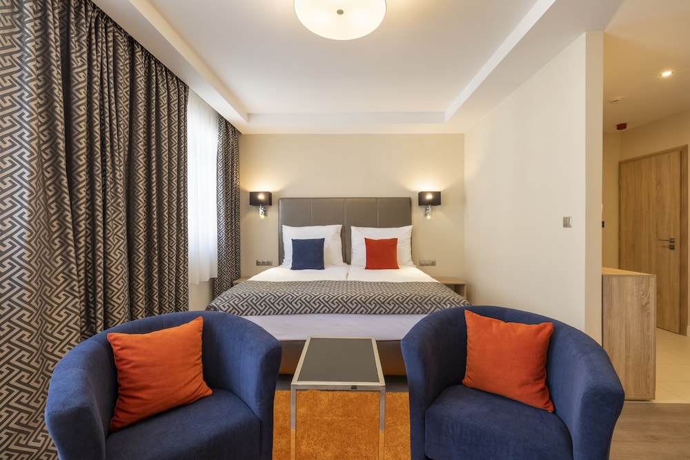 Silver Crown Hotel & Residence 15/50