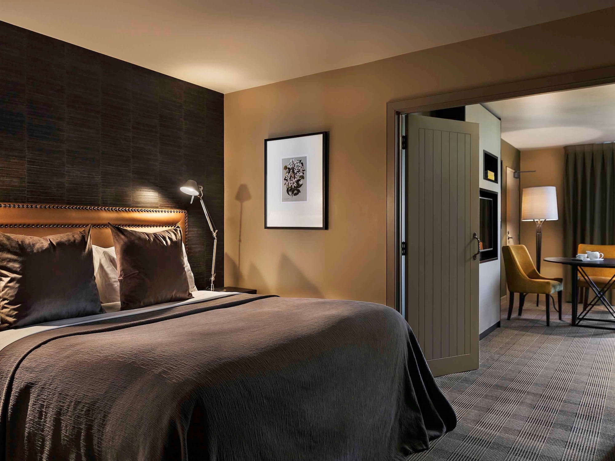 ALPINE, SUITE, LAKE VIEW, BALCONY