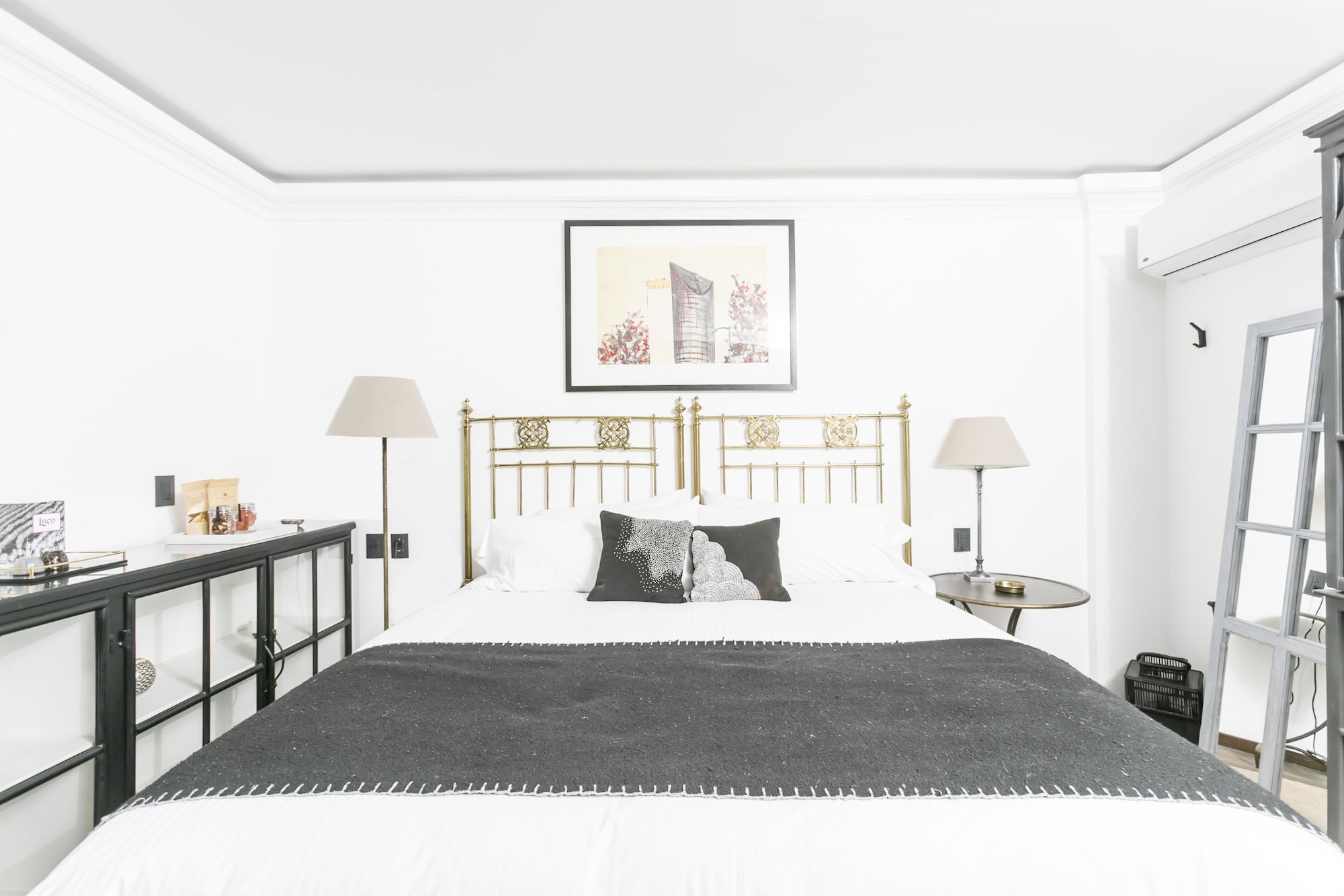 SUPERIOR, SUITE, KING BED, BATHTUB