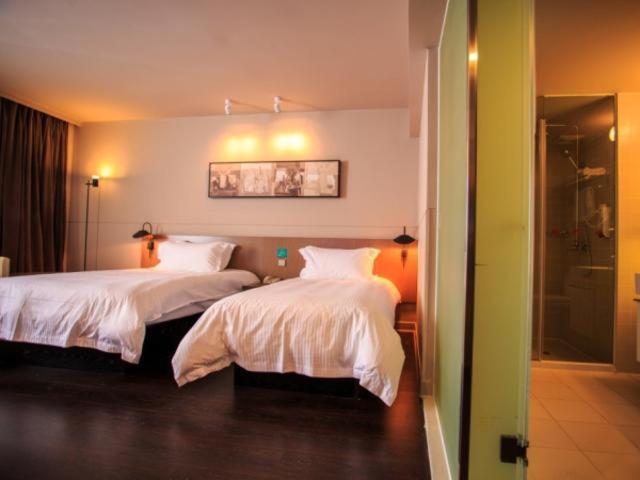 Jinjiang Inn Select (Wuhan Optics Valley Avenue Lingjie Road Institute of Communications) 23/44