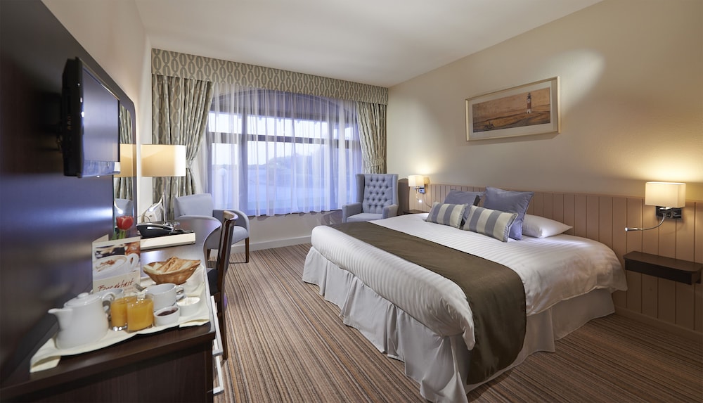 Peninsula Hotel Guernsey 8/37