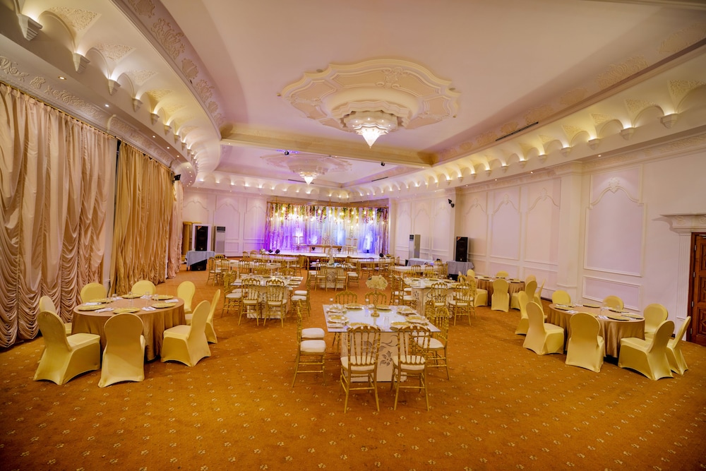 Hamdan Plaza Hotel 37/43