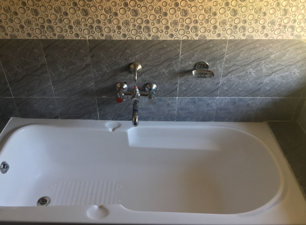Valley Wood Resort And Spa 32/35