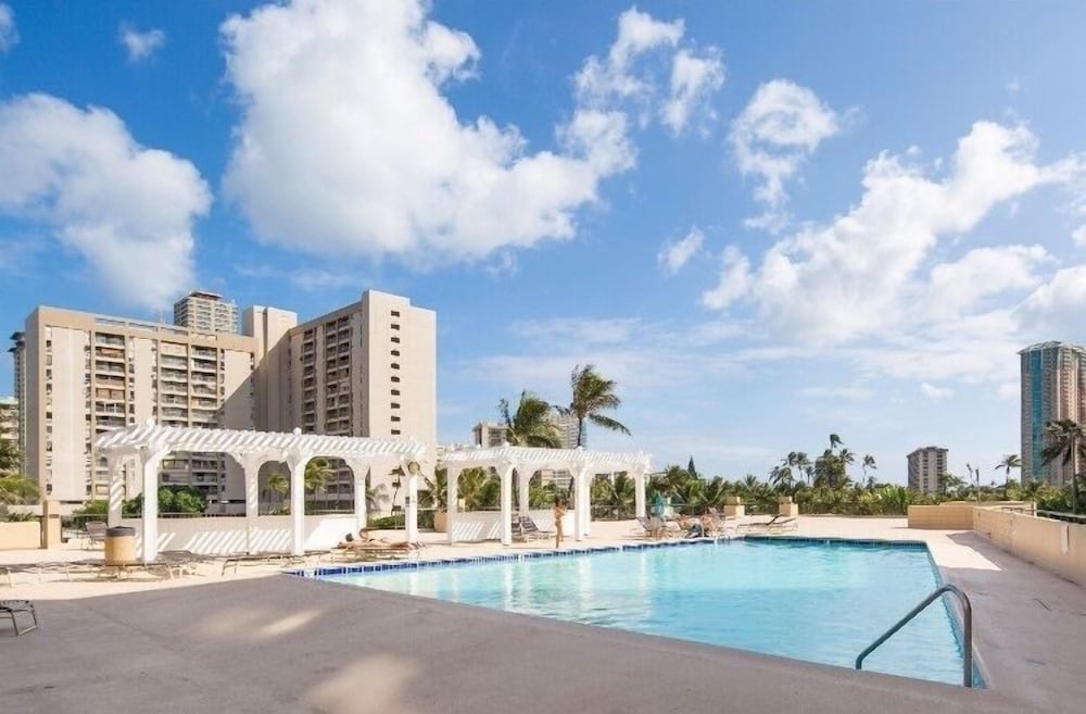 Waikiki Monarch Hotel 50/50