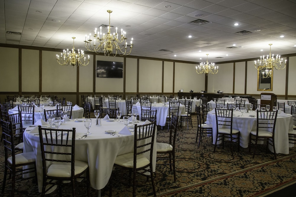 The Stables Inn and Suites 38/57