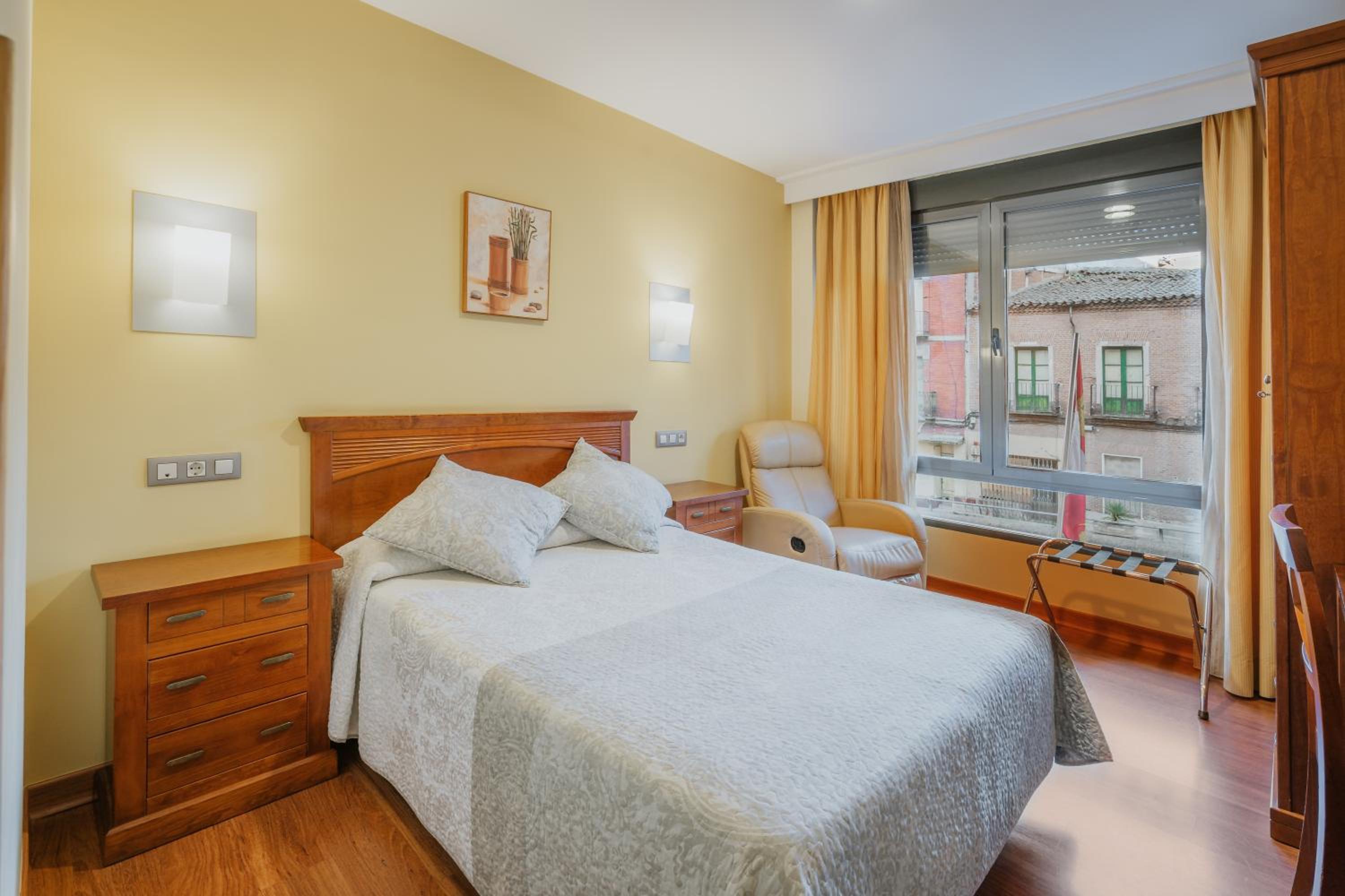 Hotel Reina Isabel 16/57