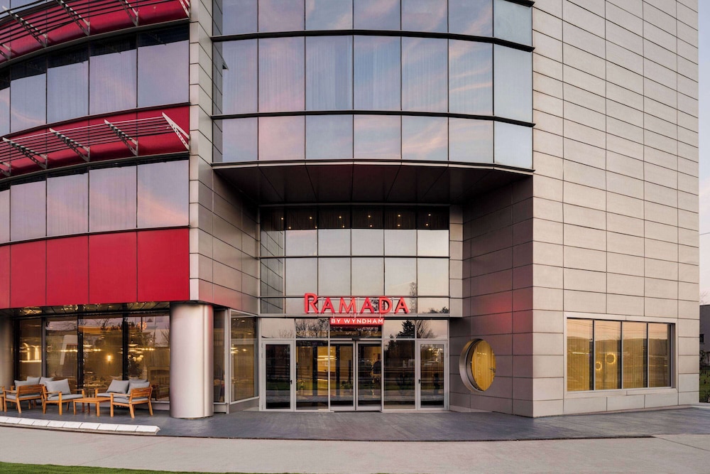 Ramada by Wyndham Bucharest Otopeni Airport 3/44