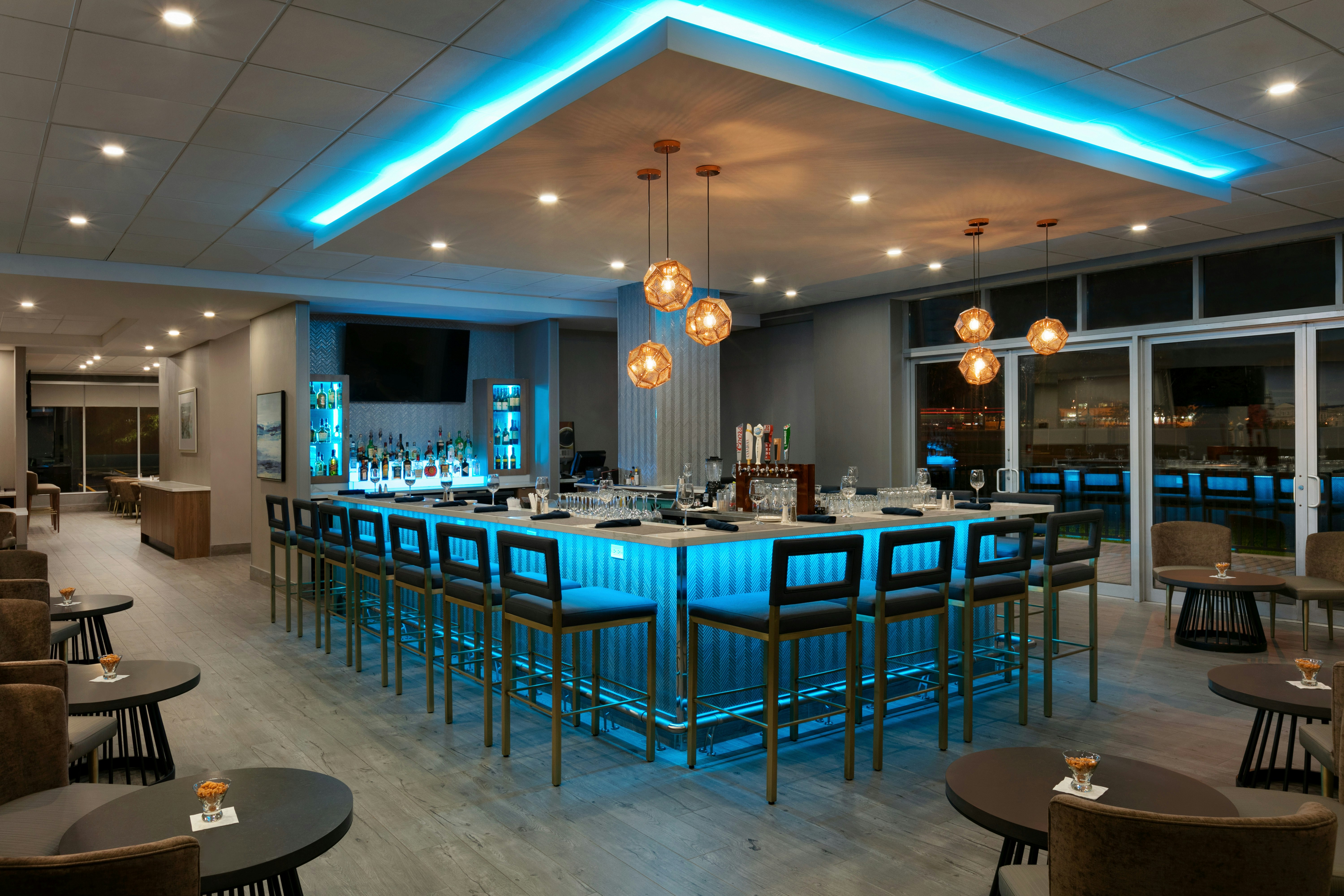 Embassy Suites By Hilton Montreal Airport 10/23
