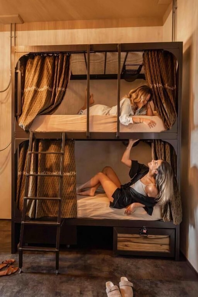 Hostel 7 Santi 6/50