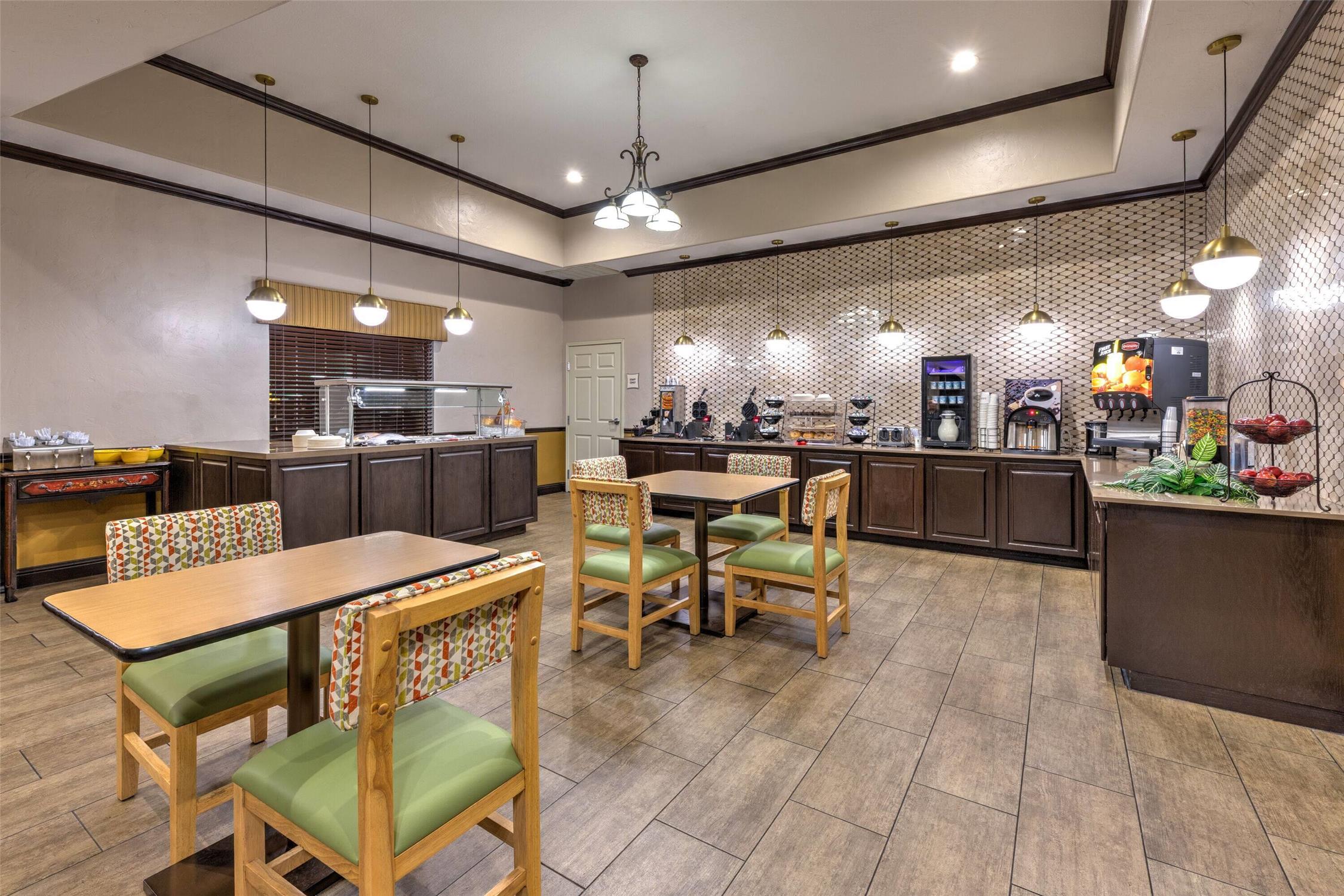 La Quinta Inn Suites Marble Falls 47/77