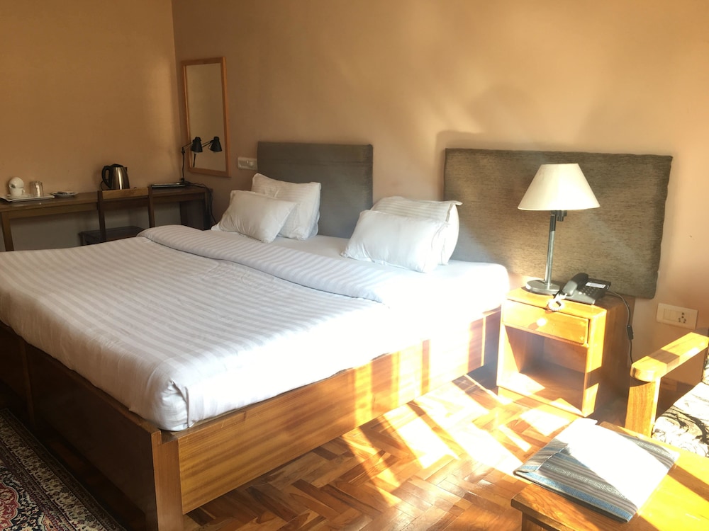 Khamsum Inn 18/47